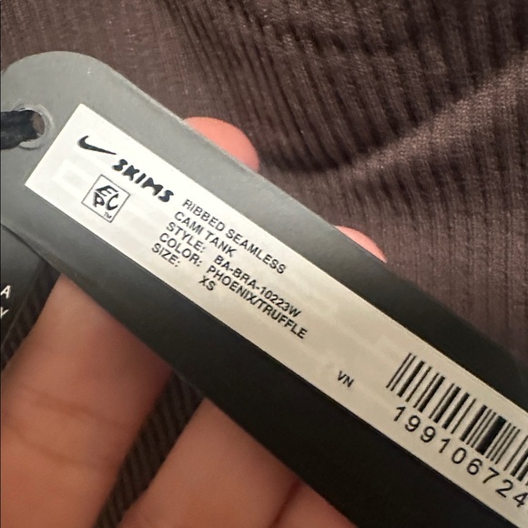 Skims x Nike Ribbed Seamless Cami - Picture 6 of 10